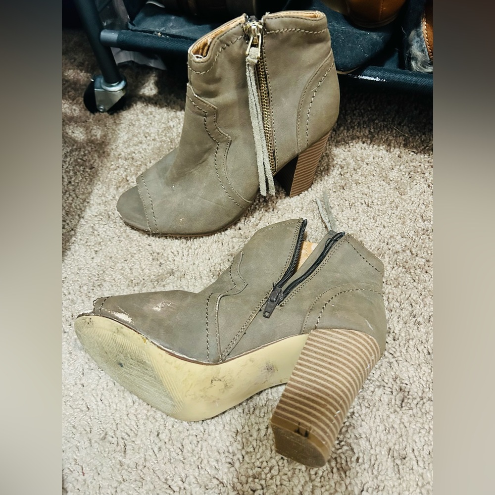 Peep toe heels